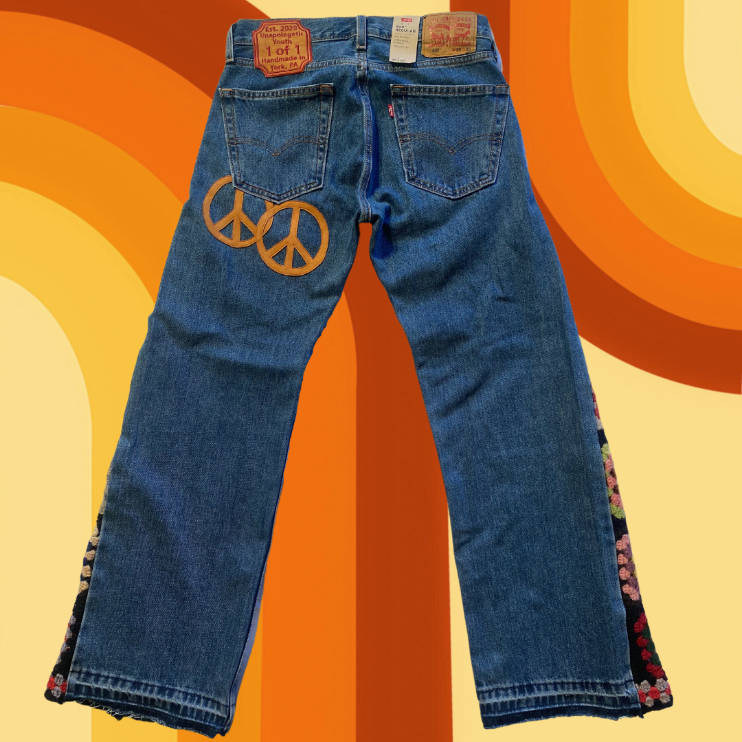 Unapologetic Youth Groovy 30x30 jeans, casual blue denim with classic five-pocket design, shown on a model.