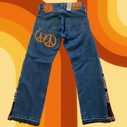 Unapologetic Youth Groovy 30x30 jeans, casual blue denim with classic five-pocket design, shown on a model.