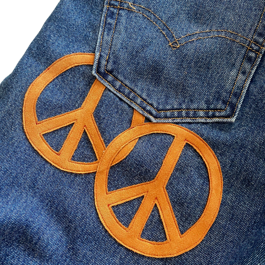 Unapologetic Youth Groovy 30x30 jeans, stylish denim with a modern fit, displayed on a plain background.